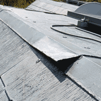 屋根棟鈑金歪み被害